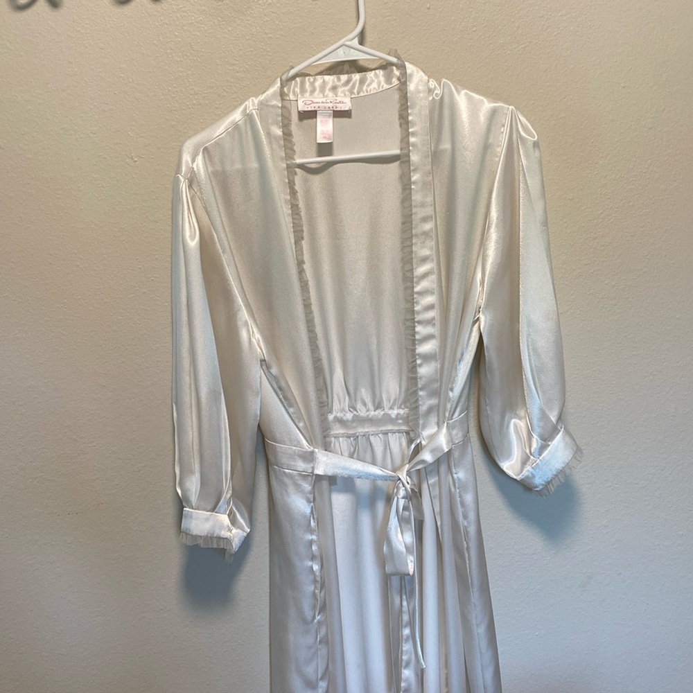 Oscar dela Renta Pink Label intimate robe.